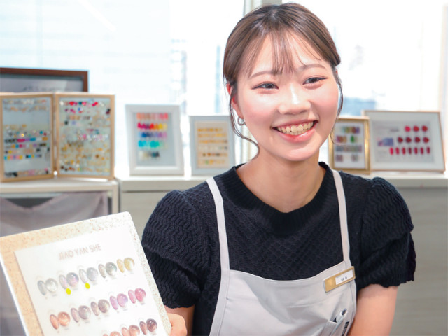 美容科 ネイル＆アイラッシュコース ヘアサロンで需要の高いネイル、アイラッシュも学べる。