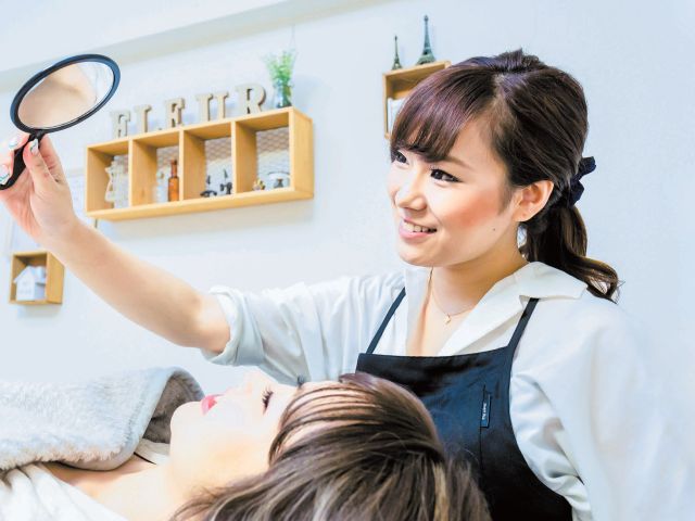 美容科 ヘアメイク＆アイラッシュコース 美容師国家資格＋メイクアップ＋まつ毛エクステ、たくさんの資格が取得できる。