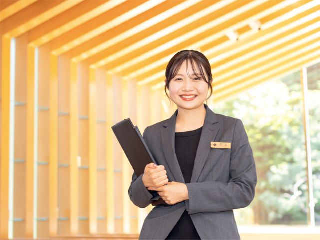 ブライダルプロデュース科 ウェディングプランナーコース 専門知識とスキルを高め、感動の結婚式をプロデュースするウェディングプランナーをめざす。