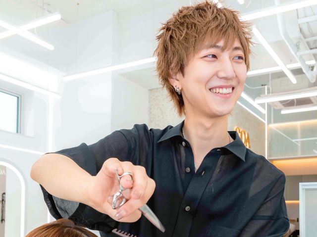 美容科 ヘアスタイリストコース カットやカラー、スタイリングなどサロンワークを実践的に学べる。