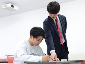 大原法律公務員専門学校 岐阜校憧れの仕事も詳しく紹介しながら、楽しく授業が体験できます！