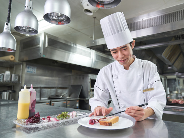 調理師養成学科 和食・洋食・中華など幅広いジャンルの調理技術学び、無試験で調理師免許を取得！