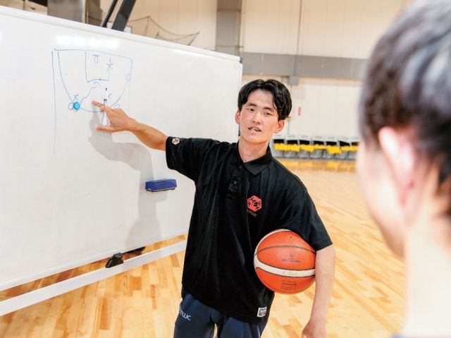 スポーツウェルネス科 バスケットボールコース バスケットボール業界で輝くためのスキルと知識を実践的に磨く。