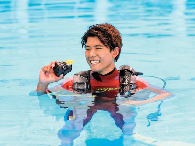 スポーツウェルネス科 スクーバダイビングコース ダイビングの楽しさと感動を安全に伝える技術を学ぶ。
