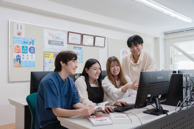 情報システム科 将来の方向性を選択。社会ニーズの高いエンジニアになる！