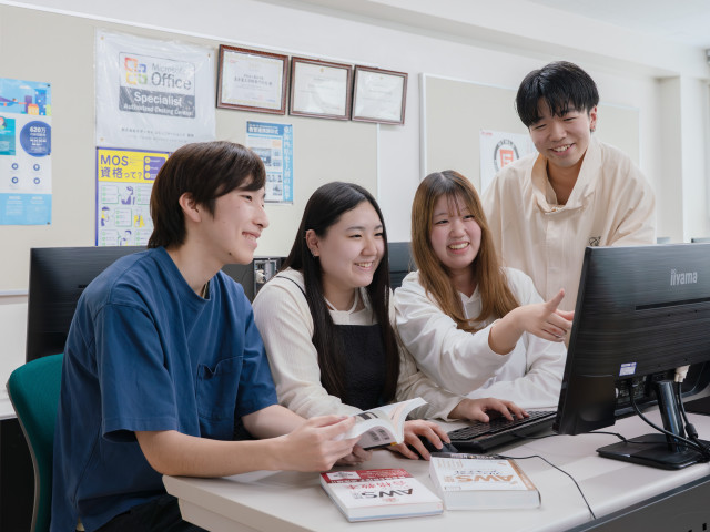 情報システム科 将来の方向性を選択。社会ニーズの高いエンジニアになる！