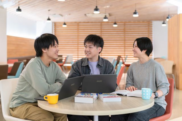 情報処理学科 プログラミングとIT活用技術を学び、プログラマや企業のIT管理者になる！