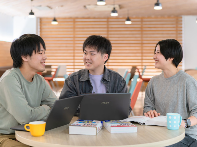 情報処理学科 プログラミングとIT活用技術を学び、プログラマや企業のIT管理者になる！