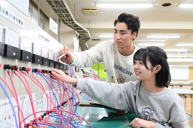 電気工学科 資格を取得して電気をすべて管理する！