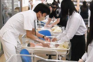 医療保健学部 看護学科 思いやりの心で人と接するコミュニケーション能力を備えた看護のスペシャリストへ