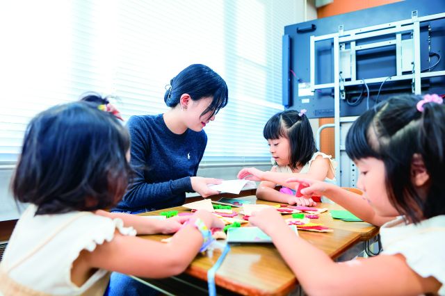 人間社会学部 子ども教育学科 保育子どもコース 個々の子どもの個性やニーズをくみ取り 自主性を育むことのできる人材を育成