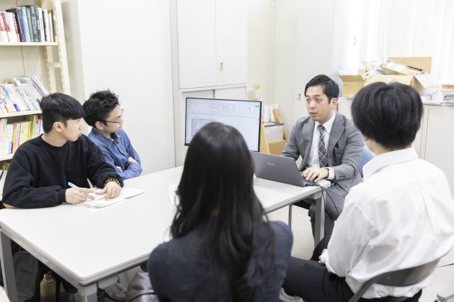 サービス経営学部 サービス経営学科 少人数制で研究を深めるゼミナール