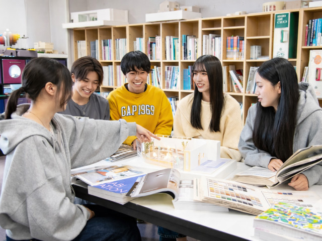 フェリカ建築デザインカレッジ（旧校名：フェリカ家づくり専門学校）
