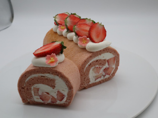 春いちごのロールケーキの画像
