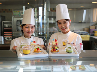 洋菓子もパンもミニ体験！洋菓子：フルーツショート　パン：焼きカレーパンの画像