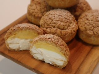 2層のサブレシュークリームの画像