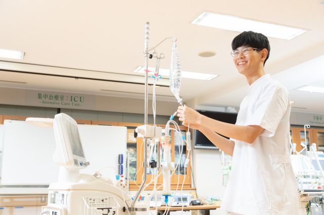 臨床工学科 3年制の本学科を卒業することにより、臨床工学技士の国家試験受験資格が得られます。