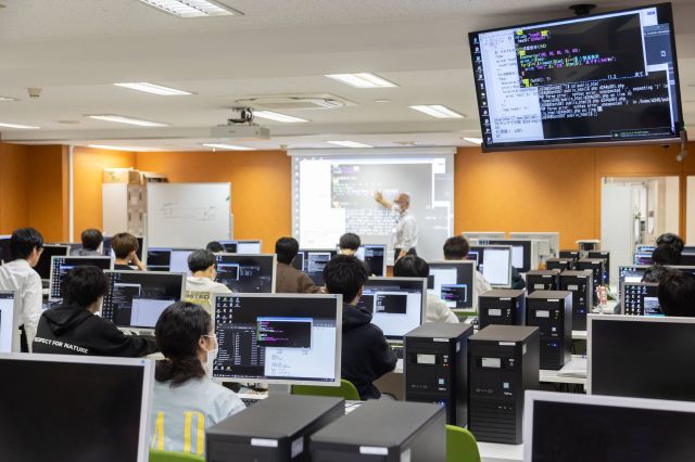 情報処理科 システム開発コース システム開発コースの特色