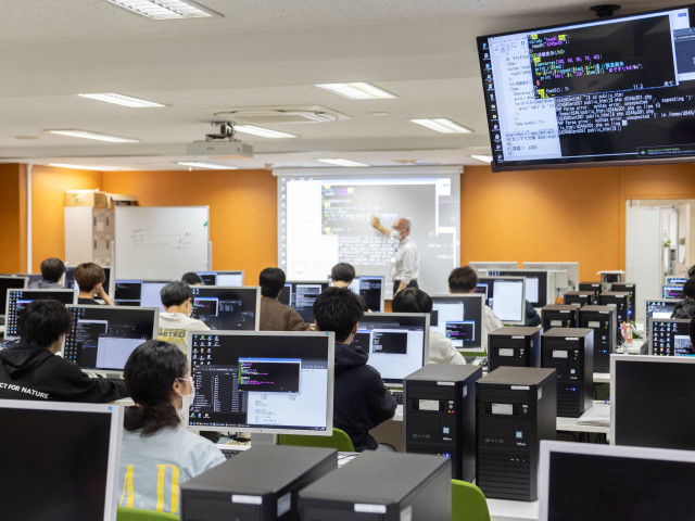 情報処理科 システム開発コース システム開発コースの特色
