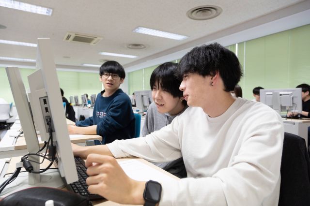 情報処理科 システム運用コース システム運用コースの特色