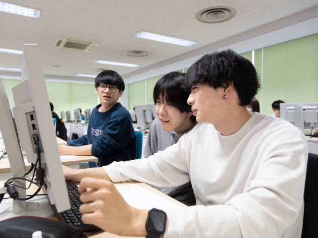 情報処理科 システム運用コース システム運用コースの特色