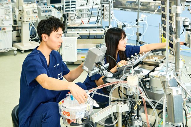 臨床工学科 医療知識と工学知識を併せ持つスペシャリスト