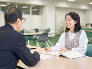 卒業後も見据えた支援体制、学生をしっかり育てる教育でトップクラスの就職実績を実現