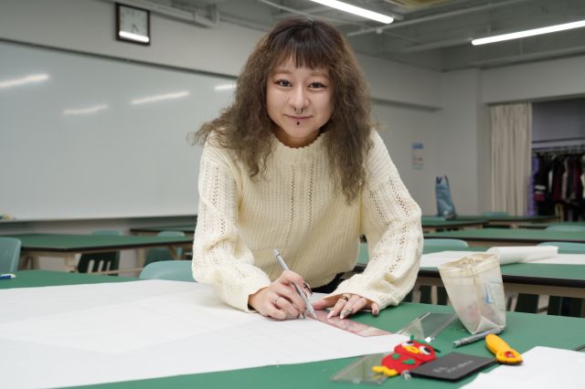 ファッション造形科 パタンナーコース デザインの意図を読み取り、実際のカタチにする力を