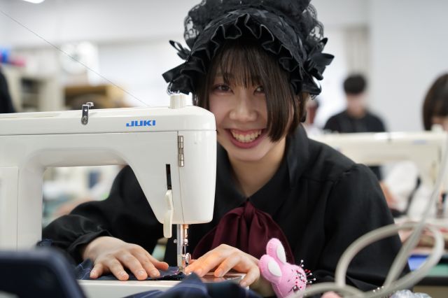 ファッション造形科 衣装製作コース リアルクローズから舞台衣装まで自分で服を作ることが好きな人に