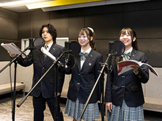 高等部（全日課程または通信課程と併学※一部の学科では高等部との併学が出来ません）（※芸能スタッフ学部、Wスクール・社会人夜間学部、芸能スタッフ夜間学部は高等部の対象外です） 代アニだからできる最速デビュー！