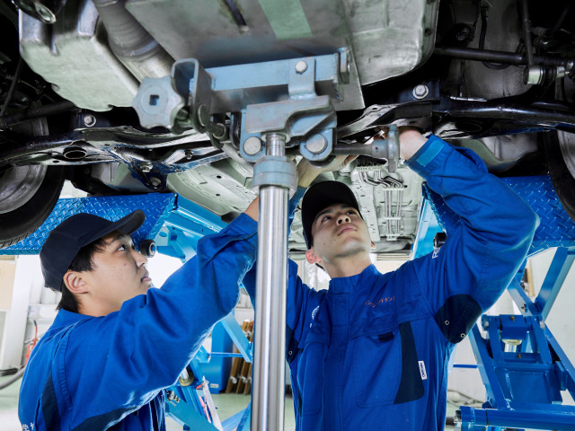自動車整備科 一生の武器となる 知識と技術を身につけ、 即戦力となる整備士になる