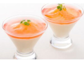 笑顔こぼれるなめらかババロア ～桃のコンポートのジュレ～