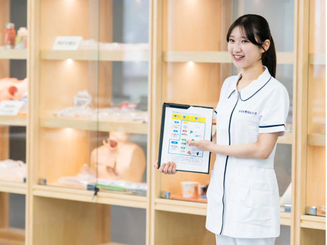 健康科学部 健康栄養学科 食と栄養に加えて、健康と医療に関する知識も学修。 豊富な実習や産官学連携を通して実践的なスキルを磨きます。