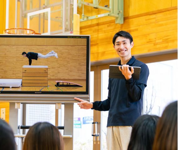 健康科学部 健康スポーツ学科 	 「健康医科学」「コーチング科学」「スポーツ社会科学」 「スポーツ教育」から興味のある分野を自由に選び、基礎知識と技術を取得。