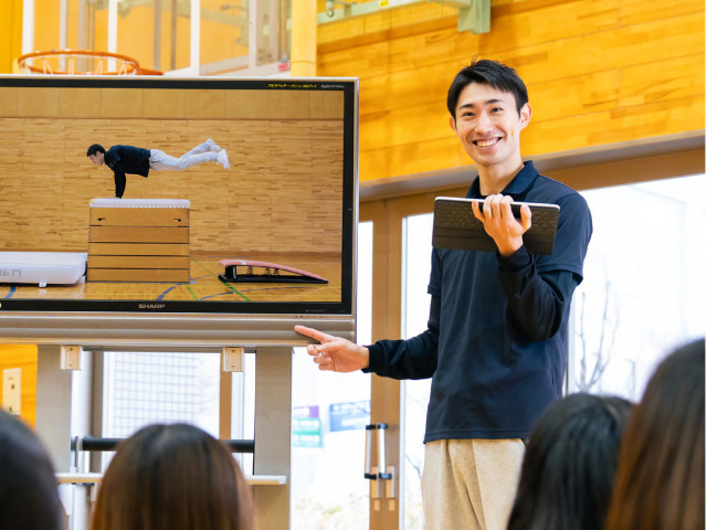 健康科学部 健康スポーツ学科 「健康医科学」「コーチング科学」「スポーツ社会科学」 「スポーツ教育」から興味のある分野を自由に選び、基礎知識と技術を取得。