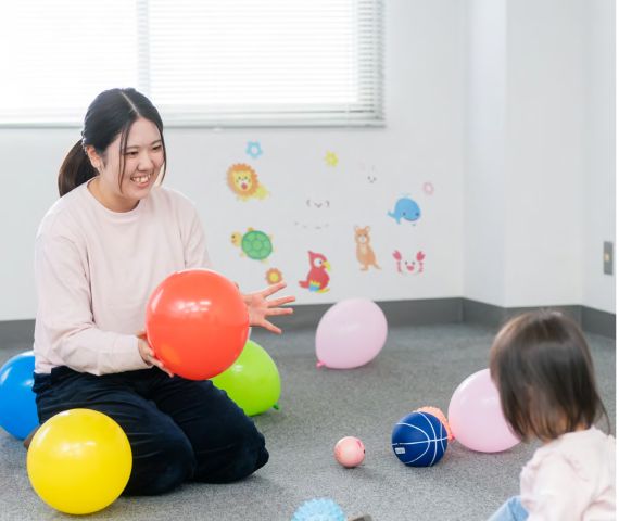 心理・福祉学部 社会福祉学科 福祉に加え、ビジネスに関する学びやスポーツ資格の取得、ICT教育を強化した新カリキュラムがスタート。専門職としてはもちろん福祉、行政、一般企業でも活躍できる人材を目指します。