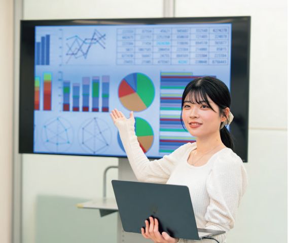 医療情報経営学部 医療情報管理学科 これからの社会で必要不可欠なスキルと技術を学び、幅広く活躍する人材を目指します。