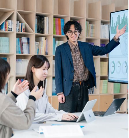 医療情報経営学部 健康データサイエンス学科（2026年4月開設） AI時代に求められるのは、確かな根拠に基づく課題解決力。 あらゆる分野で活躍できるデータのスペシャリストを育成します。