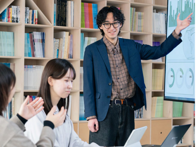 医療情報経営学部 健康データサイエンス学科（2026年4月開設） AI時代に求められるのは、確かな根拠に基づく課題解決力。 あらゆる分野で活躍できるデータのスペシャリストを育成します。