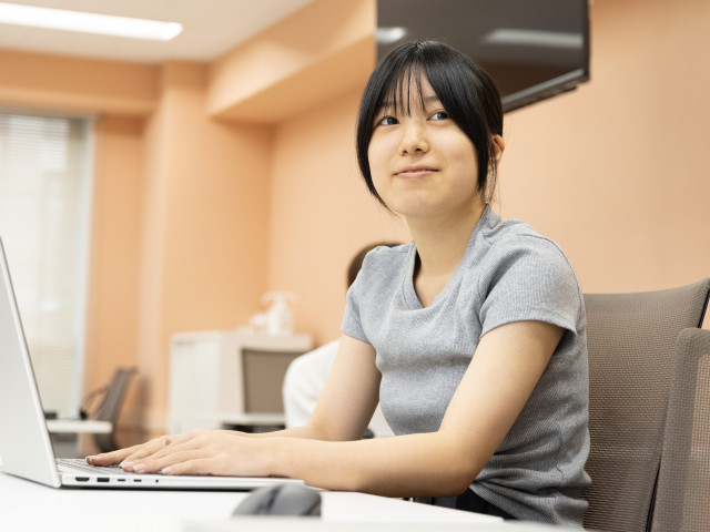 AI情報システム学科 AIプログラマーコース ITの基礎からしっかり学んで、社会で活躍できるスキルを身につける！