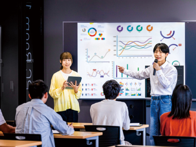 商学部 マーケティング学科 モノやサービスを売り買いする「市場」を専門的に学ぶ