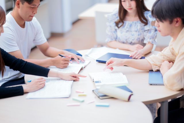 経済学部 経済学科 現代経済専攻 経済の「いま」を学び 自分が活躍する未来を考える