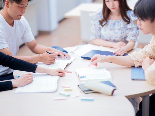 経済学部 経済学科 現代経済専攻 経済の「いま」を学び 自分が活躍する未来を考える