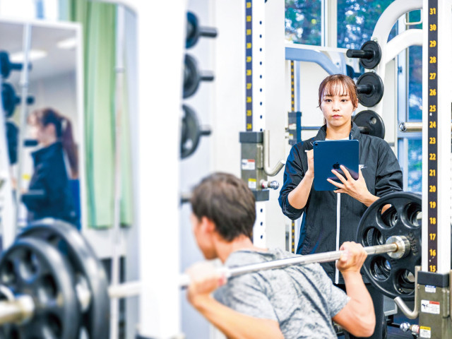 人間社会学部 スポーツ科学科 スポーツを科学の目でとらえ 第一線のアスリートと指導者を育てる