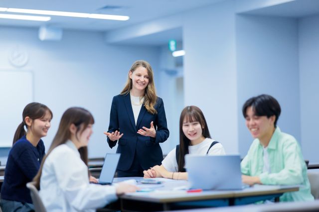 言語コミュニケーション学部 国際コミュニケーションのスキルを磨き、グローバルに活躍できる応用力と専門性を身につけた人材になる！