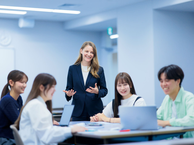 言語コミュニケーション学部 国際コミュニケーションのスキルを磨き、グローバルに活躍できる応用力と専門性を身につけた人材になる！