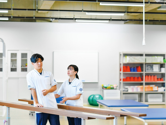 医療健康学部 人の心に寄り添いながら、身体の機能を回復させる医療専門職を目指す！
