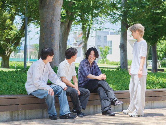 社会学部 理論を学び演習実習・ゼミで実践し、持続可能な社会の構築に貢献できる力を獲得する。