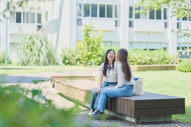 メディアコミュニケーション学部 理論を学び演習実習・ゼミで実践し、メディアを活用する力とコミュニケーション力を獲得する。