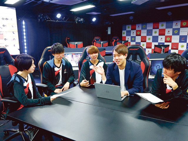 スーパーテクノロジー科 eスポーツワールド eスポーツ業界で活躍するプロゲーマー、ストリーマー、イベントプランナー、プロデューサー、キャスターなどを育成
